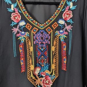 Beautiful Embroidered Women's Top, Soze Medium, Full Cut